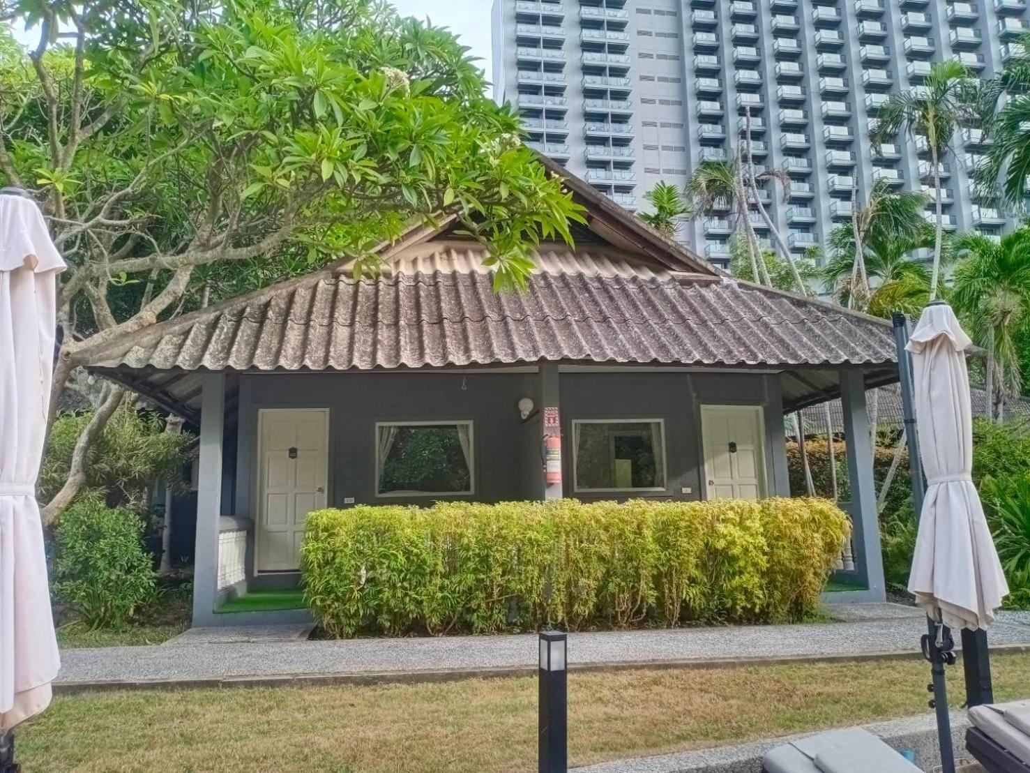Let'S Hyde Pattaya Resort & Villas - Pool Cabanas Exterior foto