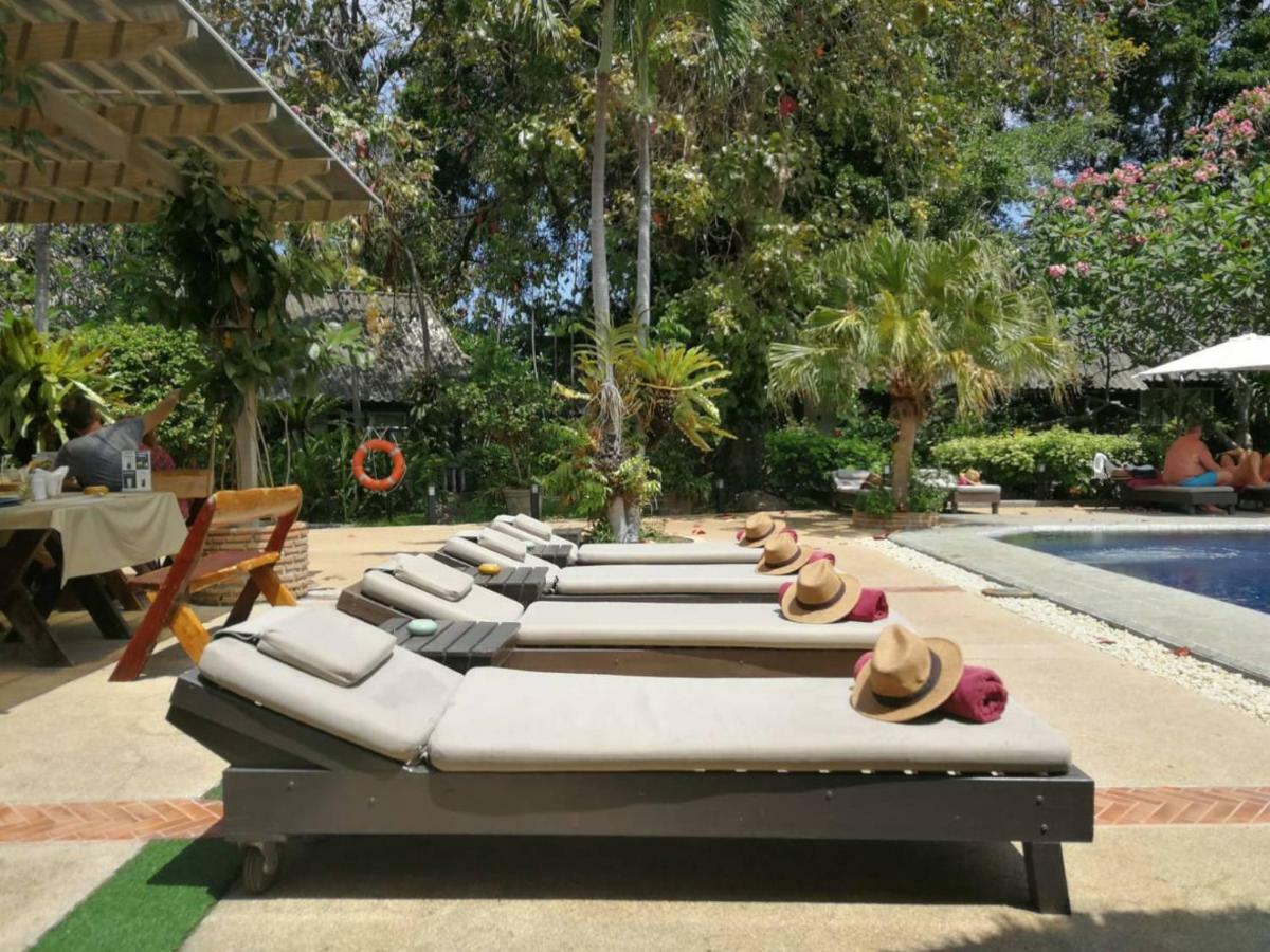 Let'S Hyde Pattaya Resort & Villas - Pool Cabanas Exterior foto